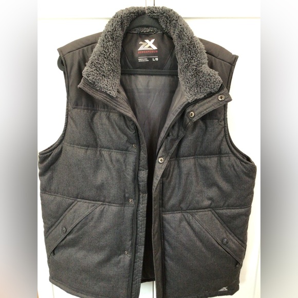 Men’s Large polyester puffer vest. - Picture 2 of 4
